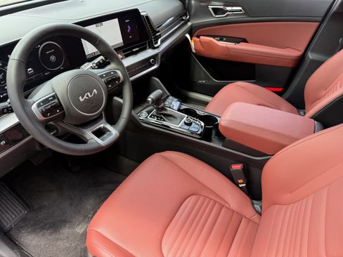New 2025 Kia Sportage SX image 6