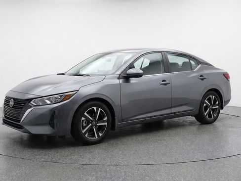 Used 2025 Nissan Sentra SV image 3