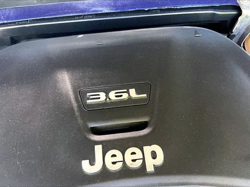 Used 2019 Jeep Wrangler Unlimited Sahara AWD/4WD image 27