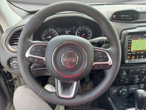 Used 2023 Jeep Renegade Latitude AWD/4WD image 13
