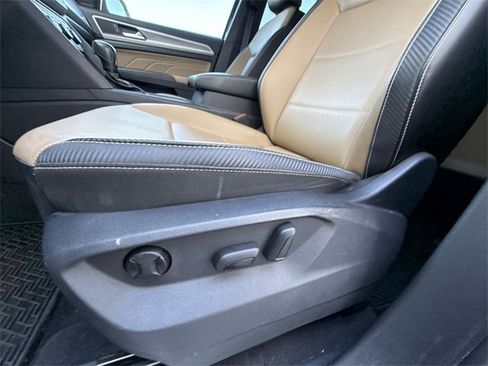 Used 2021 Volkswagen Atlas Cross Sport SE image 12