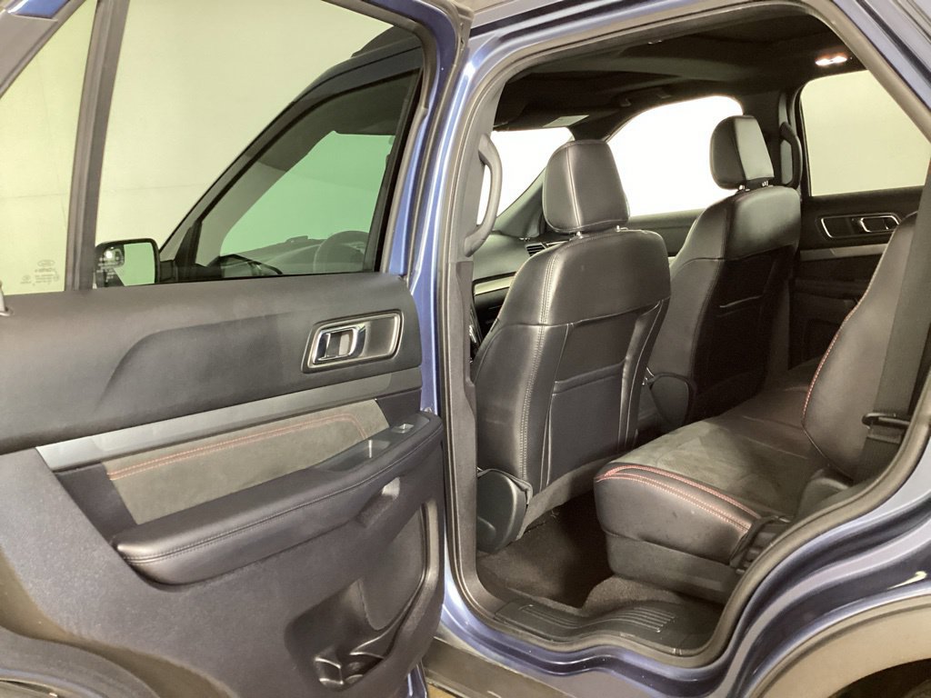 Certified 2018 Ford Explorer XLT w/ Equipment Group 202A AWD/4WD image 27