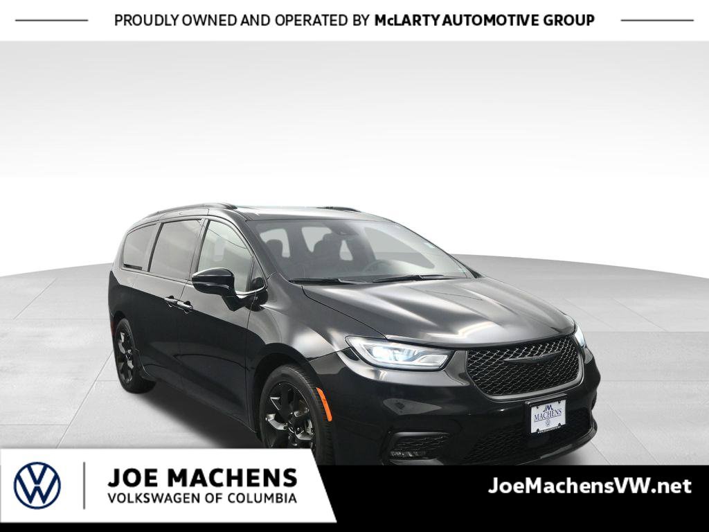 Used 2025 Chrysler Pacifica Limited FWD image 1