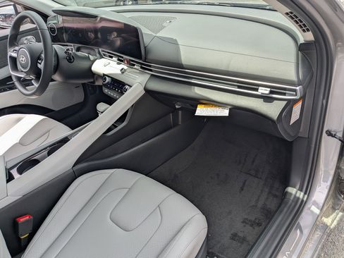 New 2025 Hyundai Elantra Limited image 26