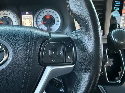 Used 2015 Toyota Sienna SE Premium image 31