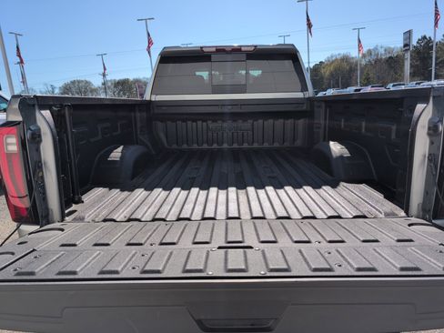 Used 2025 GMC Sierra 2500 SLT w/ SLT Premium Package image 9