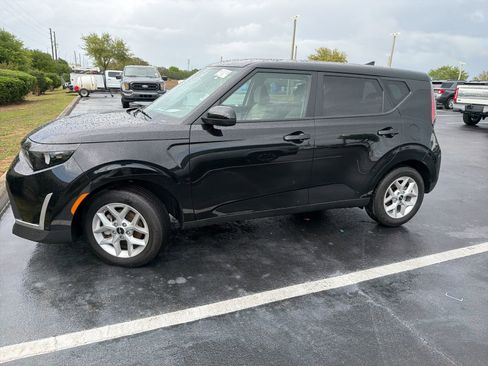 Used 2025 Kia Soul LX w/ LX Technology Package image 16