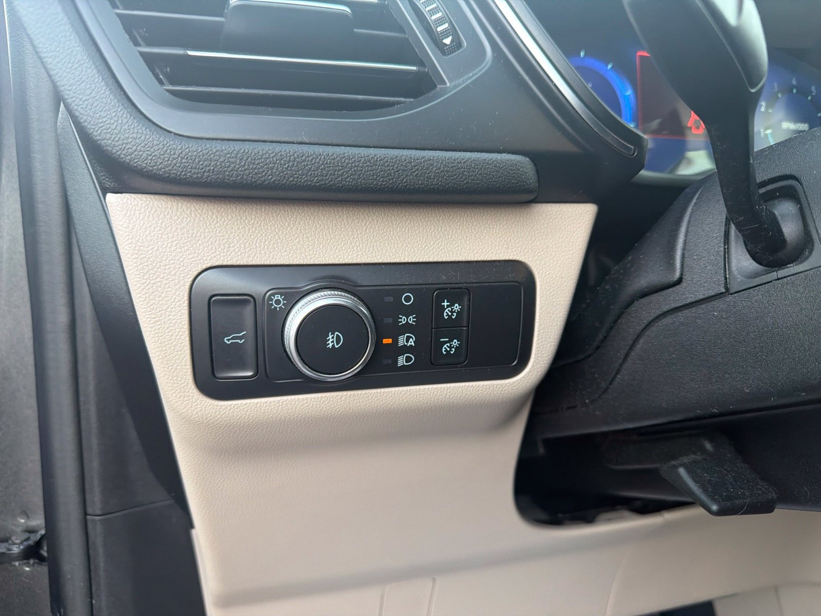 Used 2020 Ford Escape Titanium w/ Titanium Premium Package 2.0 AWD/4WD image 13
