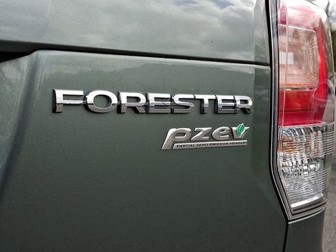 Used 2017 Subaru Forester 2.5i Touring AWD/4WD image 31