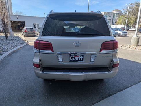 Used 2013 Lexus LX 570 4WD w/ Luxury Pkg w/Pre-crash image 4