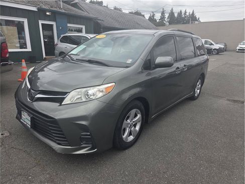 Used 2020 Toyota Sienna LE FWD image 6