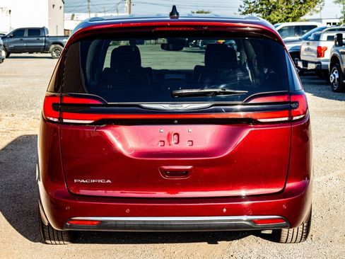 Used 2023 Chrysler Pacifica Touring-L image 4