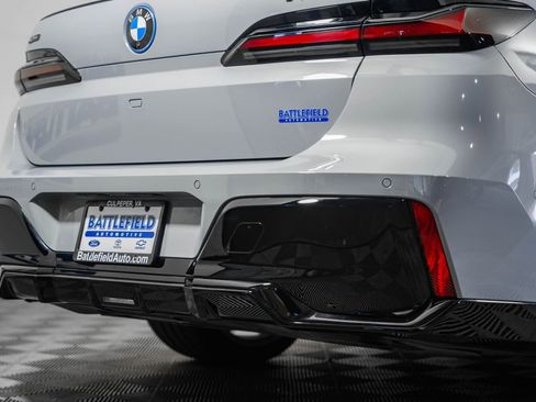 Used 2025 BMW 750e xDrive image 8
