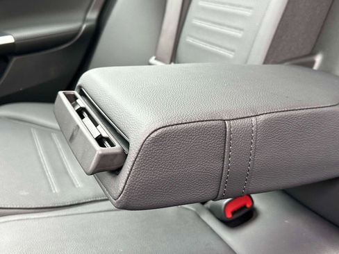 Used 2025 Mercedes-Benz C 300 4MATIC Sedan image 12