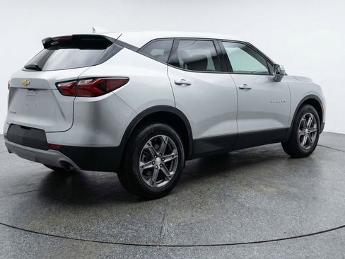 Used 2025 Chevrolet Blazer LT FWD image 9