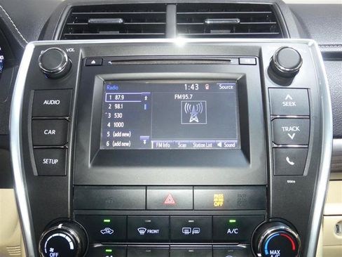Used 2017 Toyota Camry LE FWD image 36