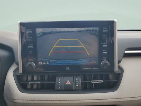Used 2020 Toyota RAV4 Limited AWD/4WD image 18
