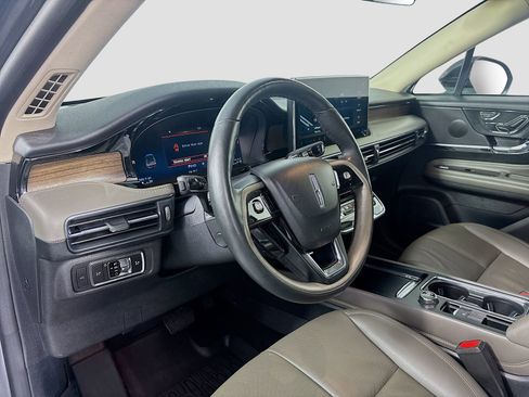 Used 2023 Lincoln Corsair Reserve w/ Equipment Group 201A FWD image 9