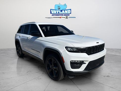 Certified 2023 Jeep Grand Cherokee Limited w/ Luxury Tech Group II image 32