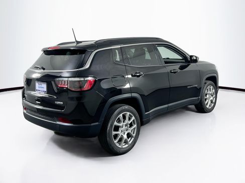Used 2022 Jeep Compass Latitude AWD/4WD image 5