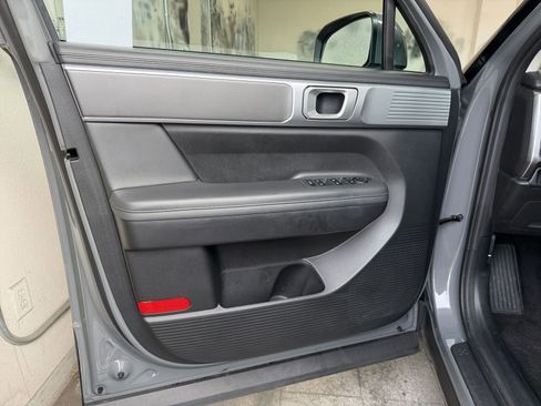 Used 2025 Hyundai Santa Fe SEL image 18