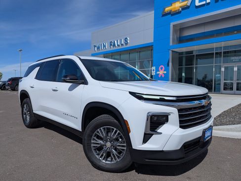 New 2026 Chevrolet Traverse LT image 1