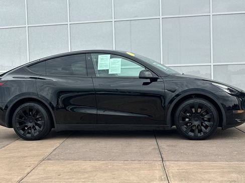 Used 2022 Tesla Model Y Long Range AWD/4WD image 3