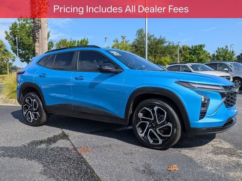 Used 2025 Chevrolet Trax RS w/ Driver Confidence Package FWD image 2