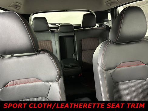 Used 2025 Nissan Kicks SR FWD image 8