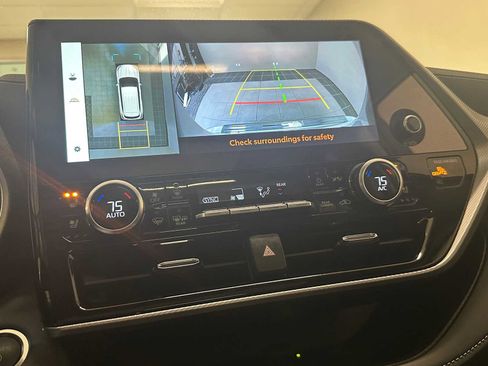 Certified 2025 Toyota Highlander Platinum image 13