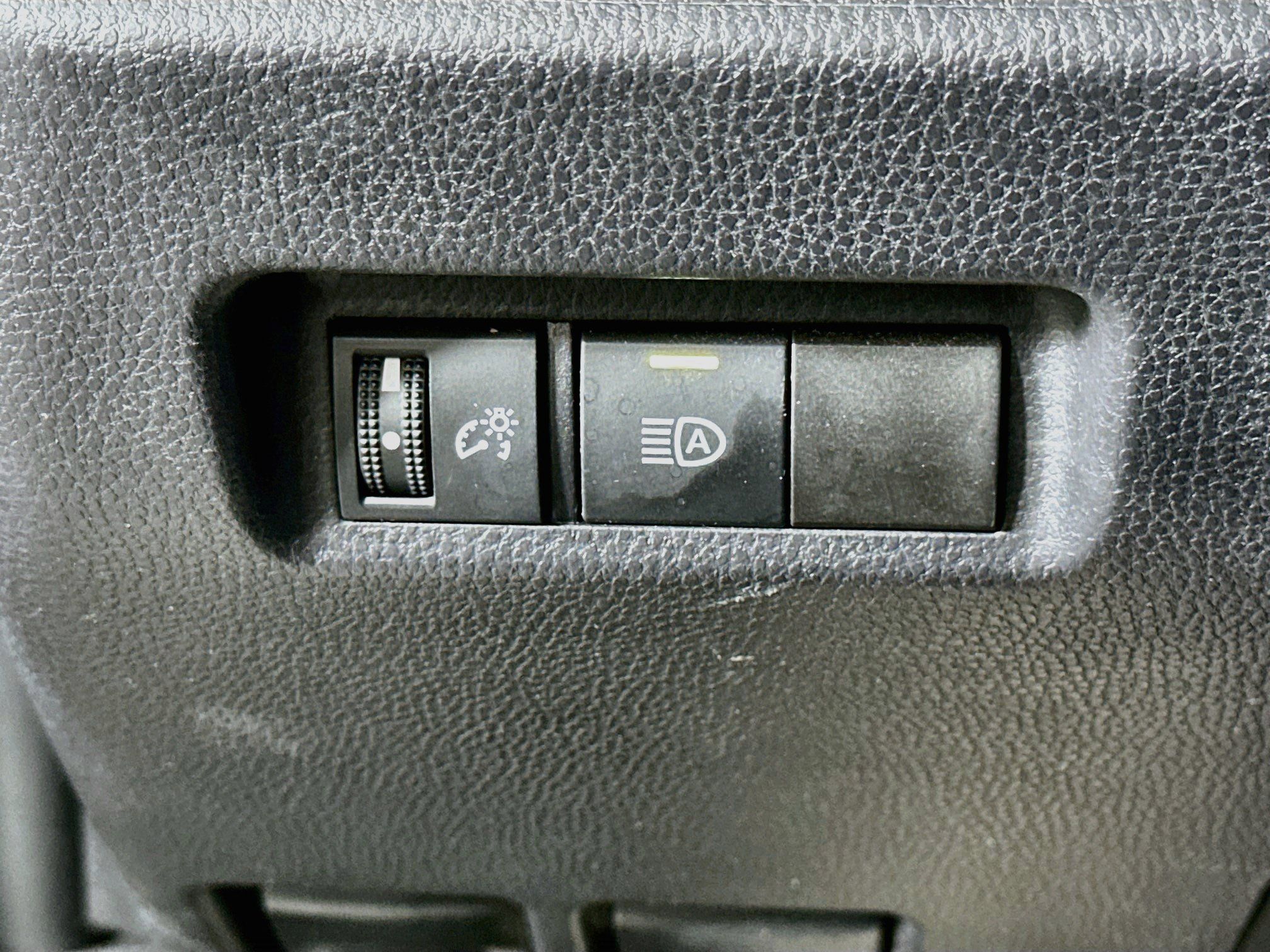 Used 2025 Toyota RAV4 XLE FWD image 17