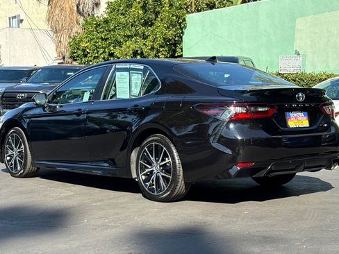 Used 2023 Toyota Camry SE image 6