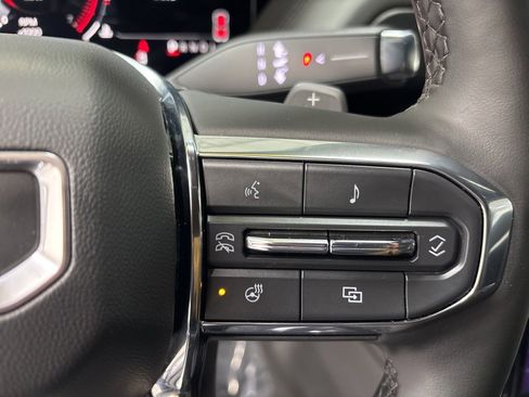 Used 2025 GMC Yukon XL Denali image 15