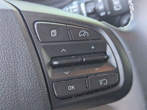 Used 2025 Hyundai Venue SEL image 31