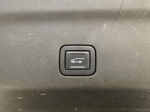 Used 2023 GMC Yukon XL Denali Ultimate image 18