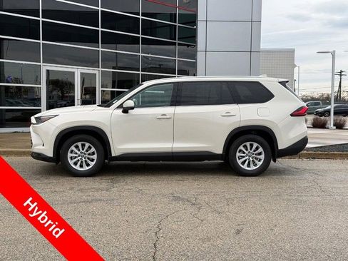 Used 2024 Toyota Grand Highlander XLE FWD image 6