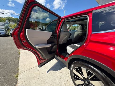 Used 2025 Mitsubishi Outlander SE AWD/4WD image 31