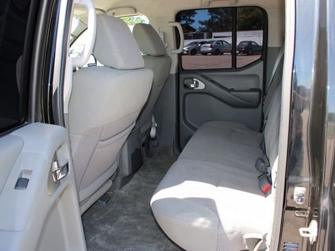 Used 2016 Nissan Frontier SV RWD image 10