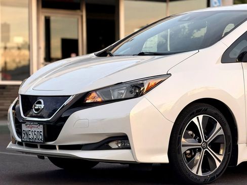 Used 2022 Nissan Leaf SV image 4