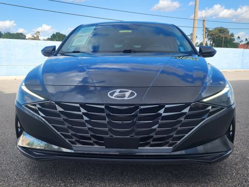 Used 2021 Hyundai Elantra Limited image 3