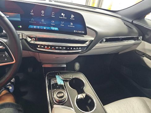 Used 2024 Cadillac Lyriq Luxury w/ LPO, Floor Liner Package AWD/4WD image 9