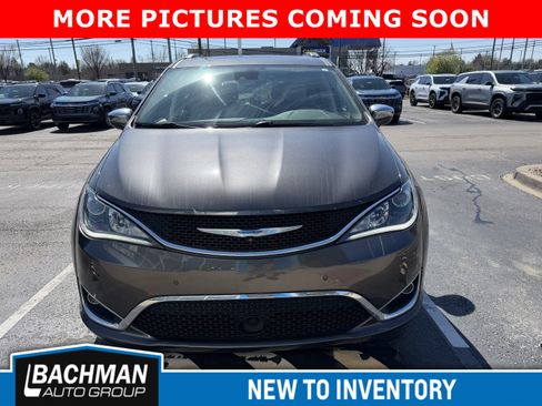 Used 2017 Chrysler Pacifica Limited w/ UConnect Theater Package image 5