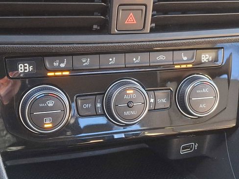 Used 2019 Volkswagen Jetta SE w/ Cold Weather Package image 15