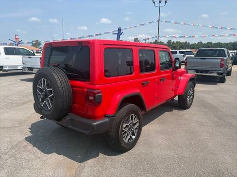Used 2025 Jeep Wrangler Unlimited Sahara AWD/4WD image 6