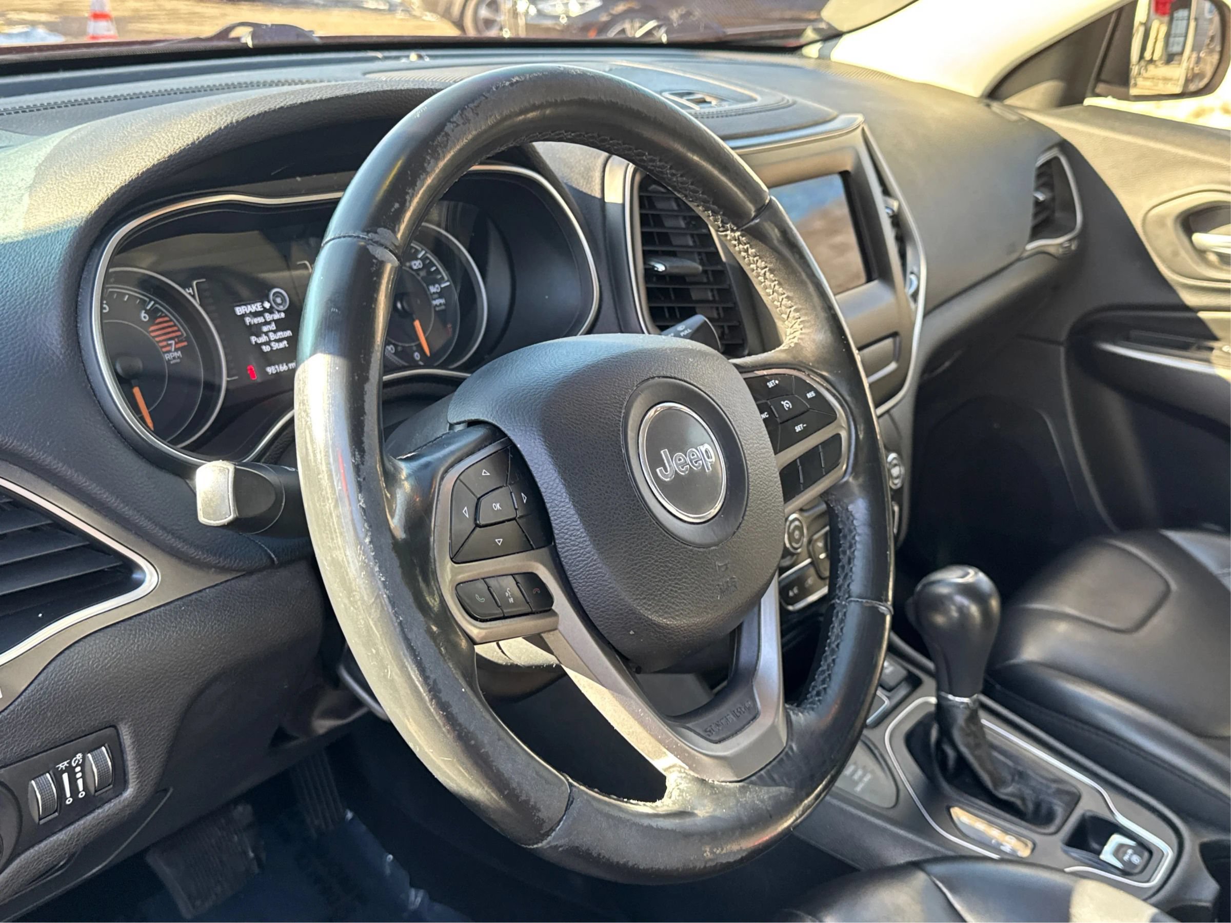 Used 2019 Jeep Cherokee Latitude Plus AWD/4WD image 16
