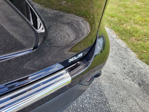 Used 2021 Toyota Highlander XLE FWD image 7