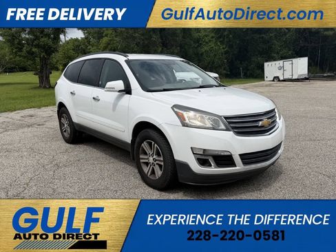 Used 2017 Chevrolet Traverse LT FWD image 1
