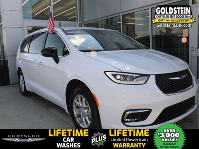 New 2026 Chrysler Pacifica Select