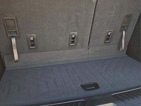 Used 2023 GMC Yukon SLT image 11