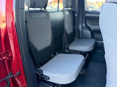 Used 2016 Toyota Tacoma TRD Sport image 37